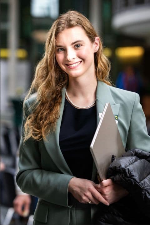 Sienna Leesberg