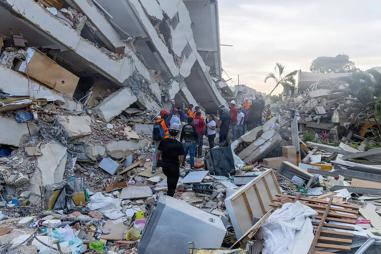 The people of Venezuela conduct a search and rescue in La Guaira, Venezuela, June 28, 2026. At the direction of U.S. Southern Command, assigned U.S. military forces are supporting Department of State-led U.S. disaster assistance to the people of Venezuela in the aftermath of the June 24, 2026, earthquakes.
