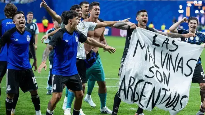 Argentina players holding a banner