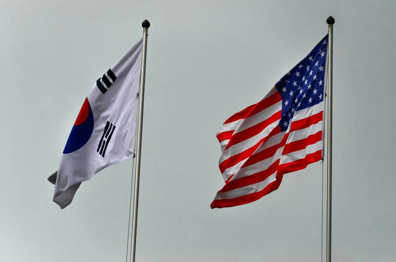 South Korean and US Flag