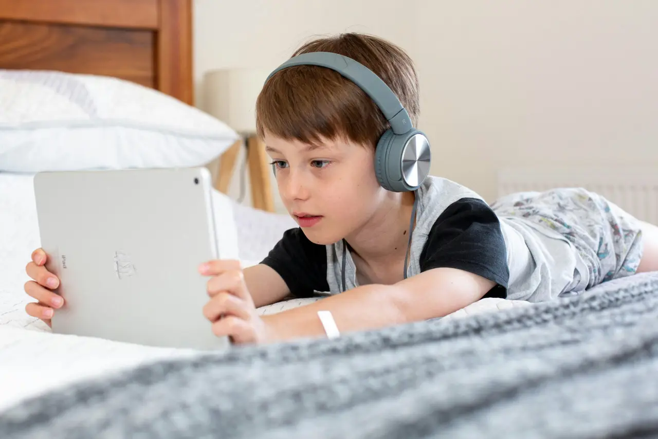 Child with ipad